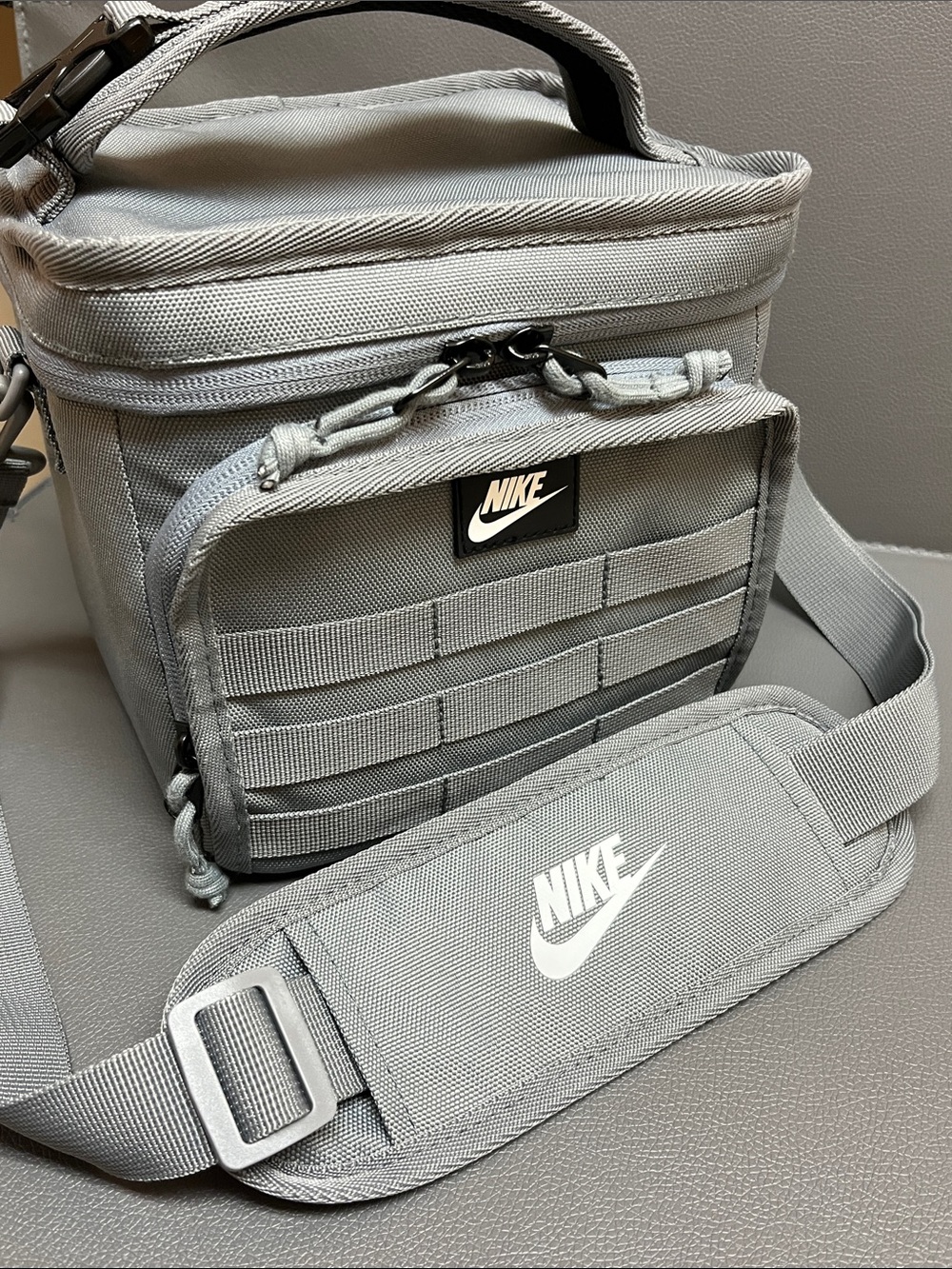 Nike Gray Insulated Lunch bag with shoulder strap